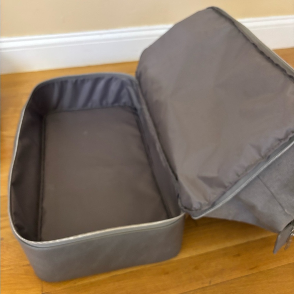 Beis Weekender Bag in Grey - Picture 7 of 7